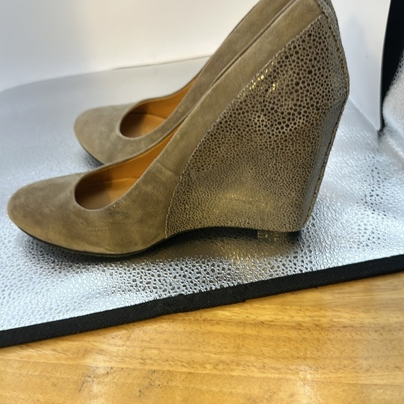 Audrey Brooke wedge heel shoes. Size 7, in very gently used condition.​​ - Picture 4 of 8